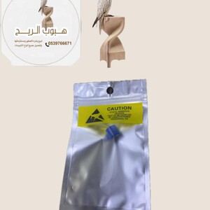 حجر ريشة طير ازرق